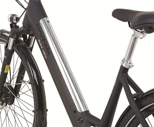 Integrierter-490Wh-Akku-mit-Abdeckklappe-Limited-Edition-1024x844.jpg